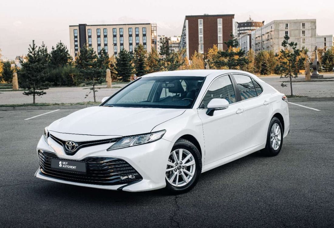 Toyota Camry 2018 — фото 2
