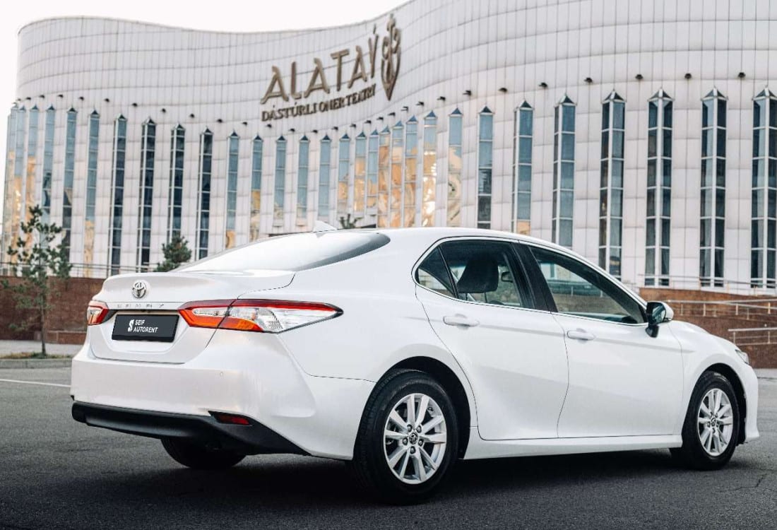 Toyota Camry 2018 — фото 4