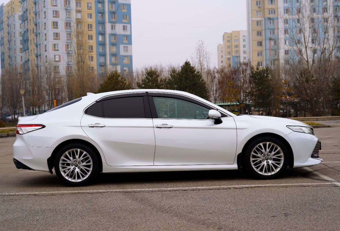 Toyota Camry 2019 — фото 2