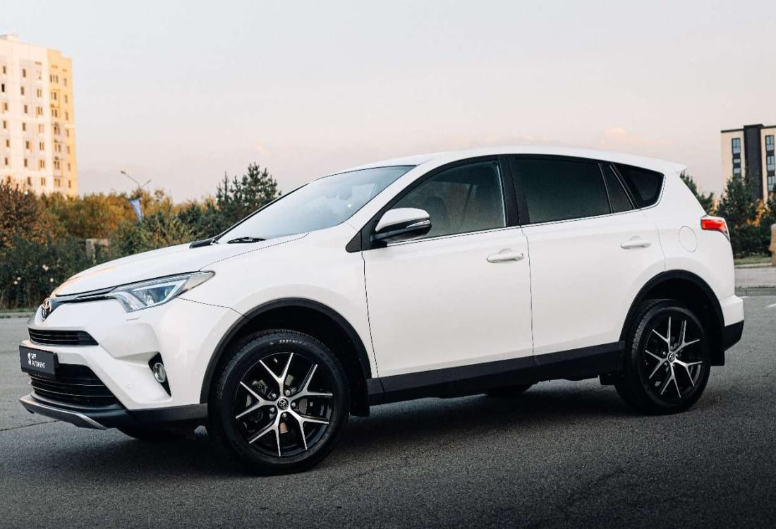 Toyota RAV4 2018 — фото 2