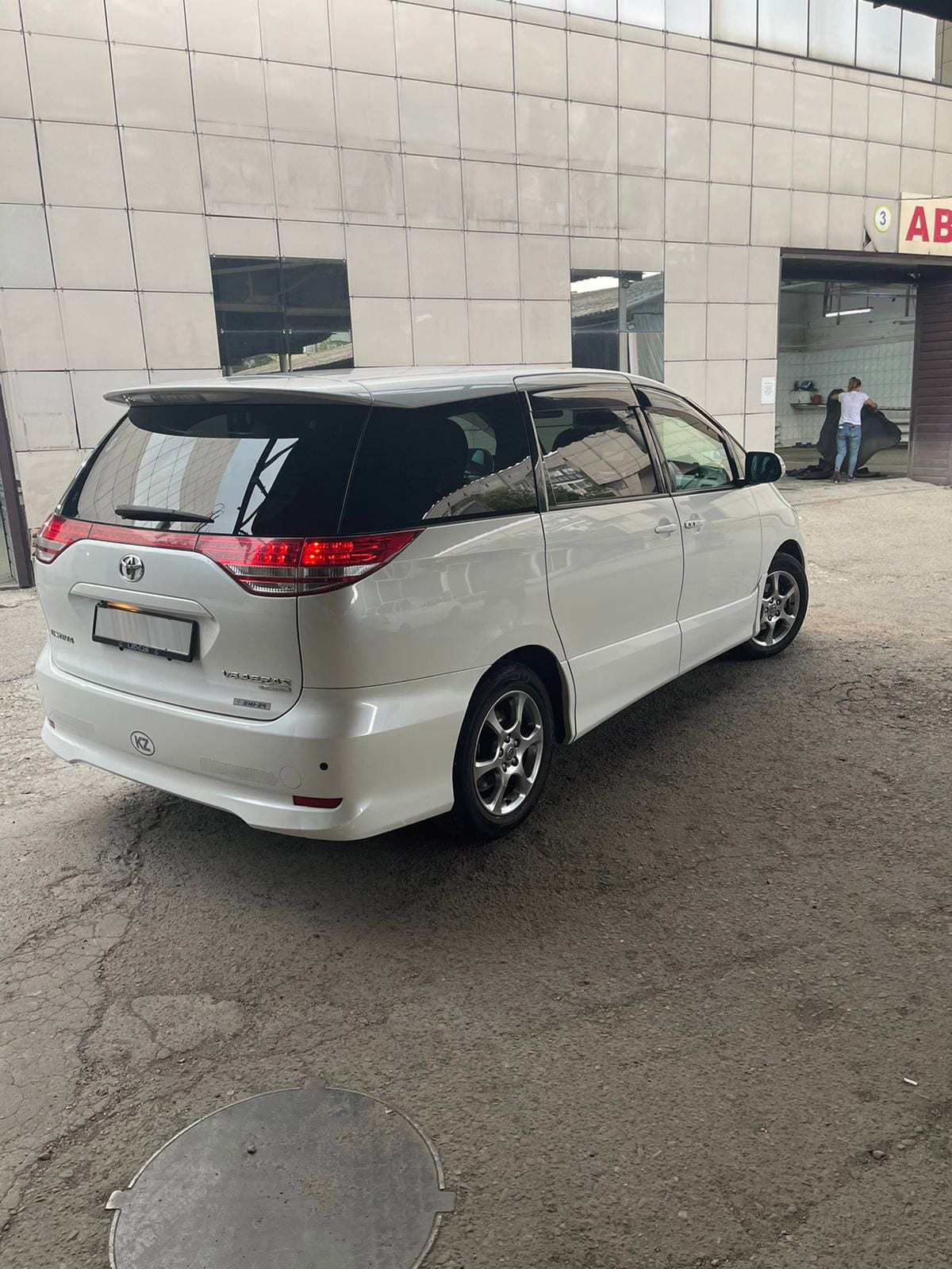 Toyota Estima 2006 — аренда от 23000 Br/сутки