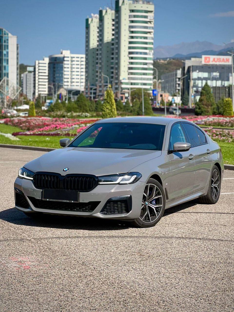 BMW 530 2021 — аренда от 150000 Br/сутки