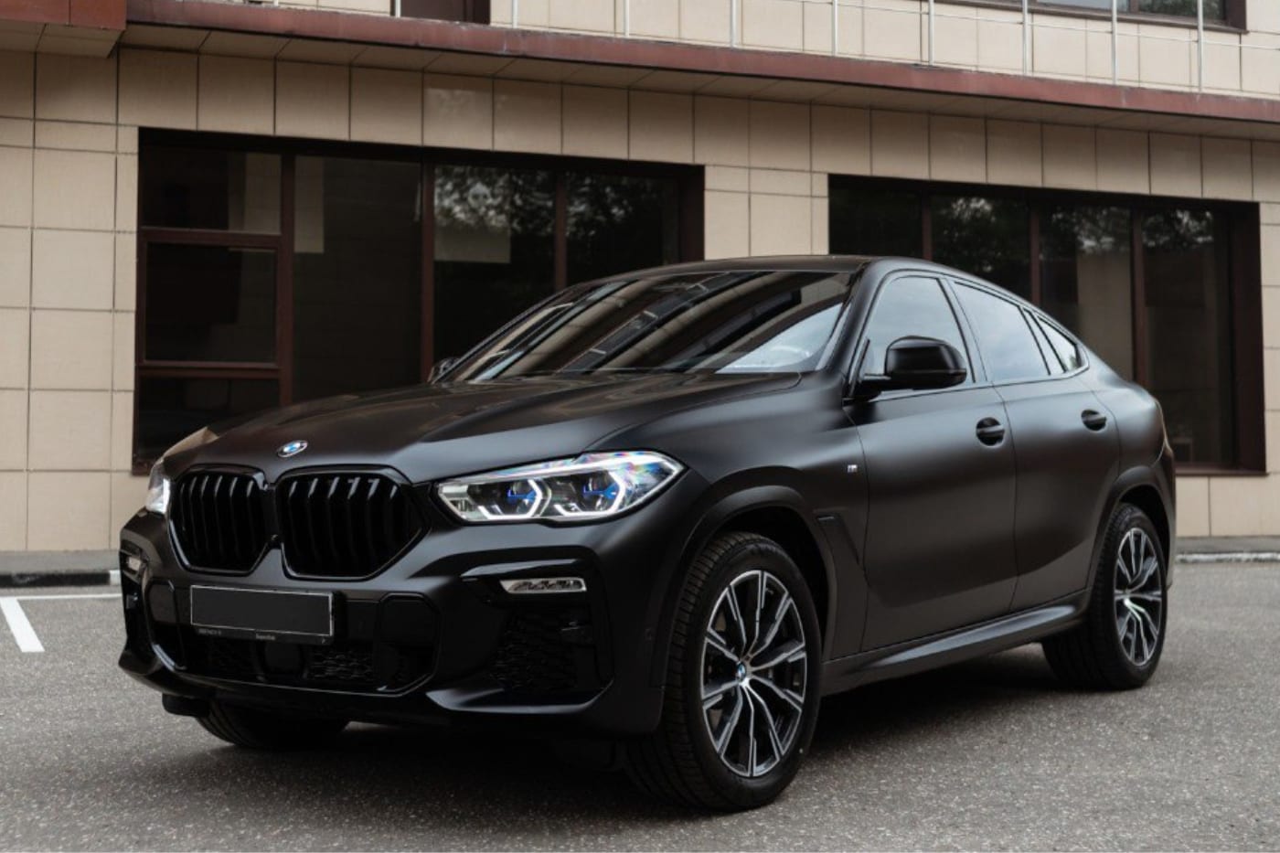 BMW X6 2021 — аренда от 250000 Br/сутки