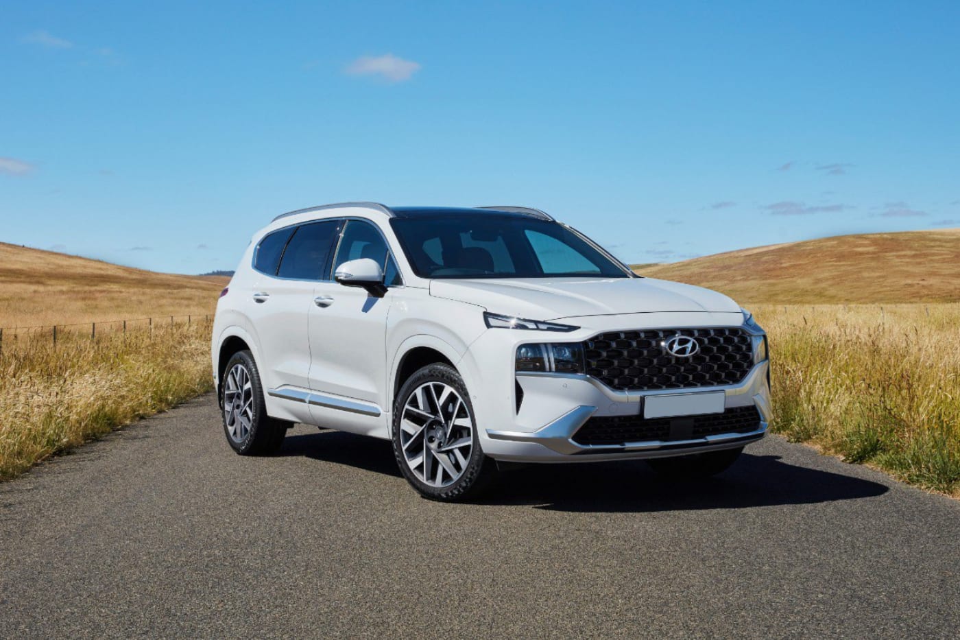 Hyundai Santa Fe 2022 — аренда от 50000 Br/сутки