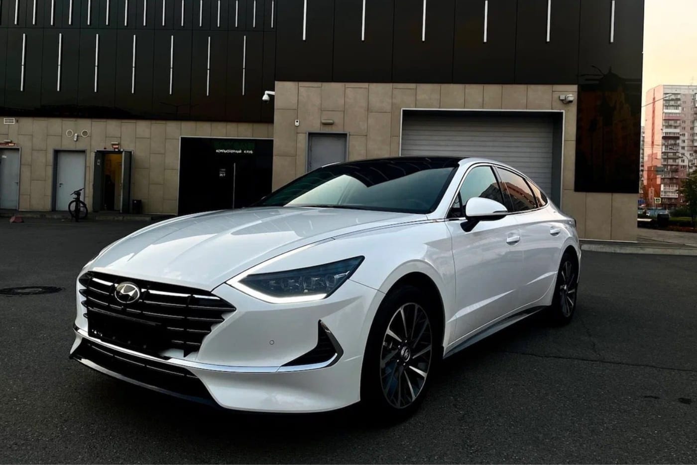 Hyundai Sonata 2022 — аренда от 37000 Br/сутки