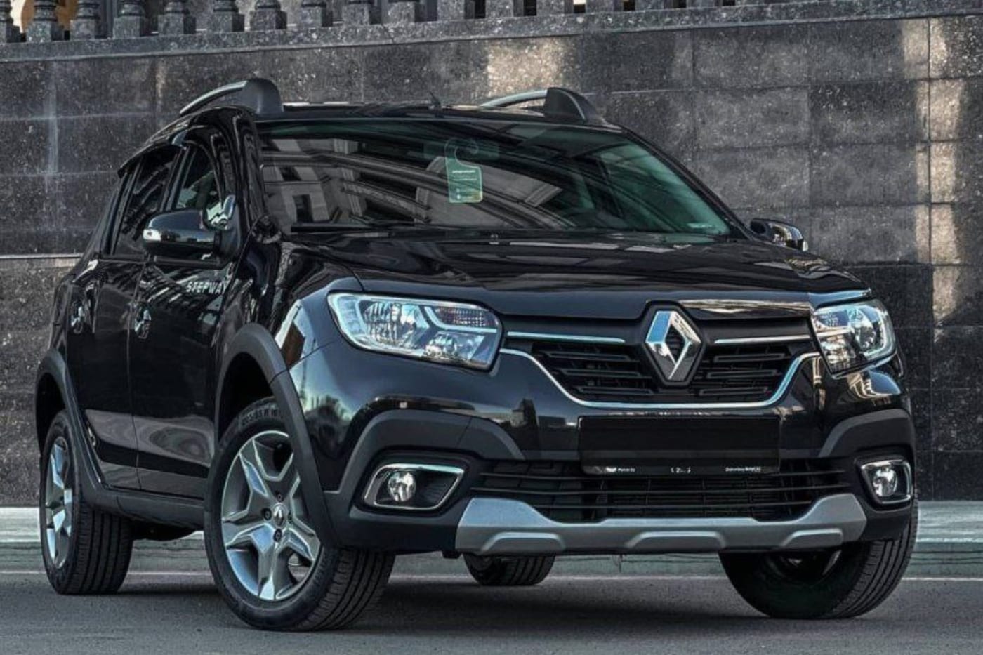 Renault Sandero 2022 — аренда от 17000 Br/сутки