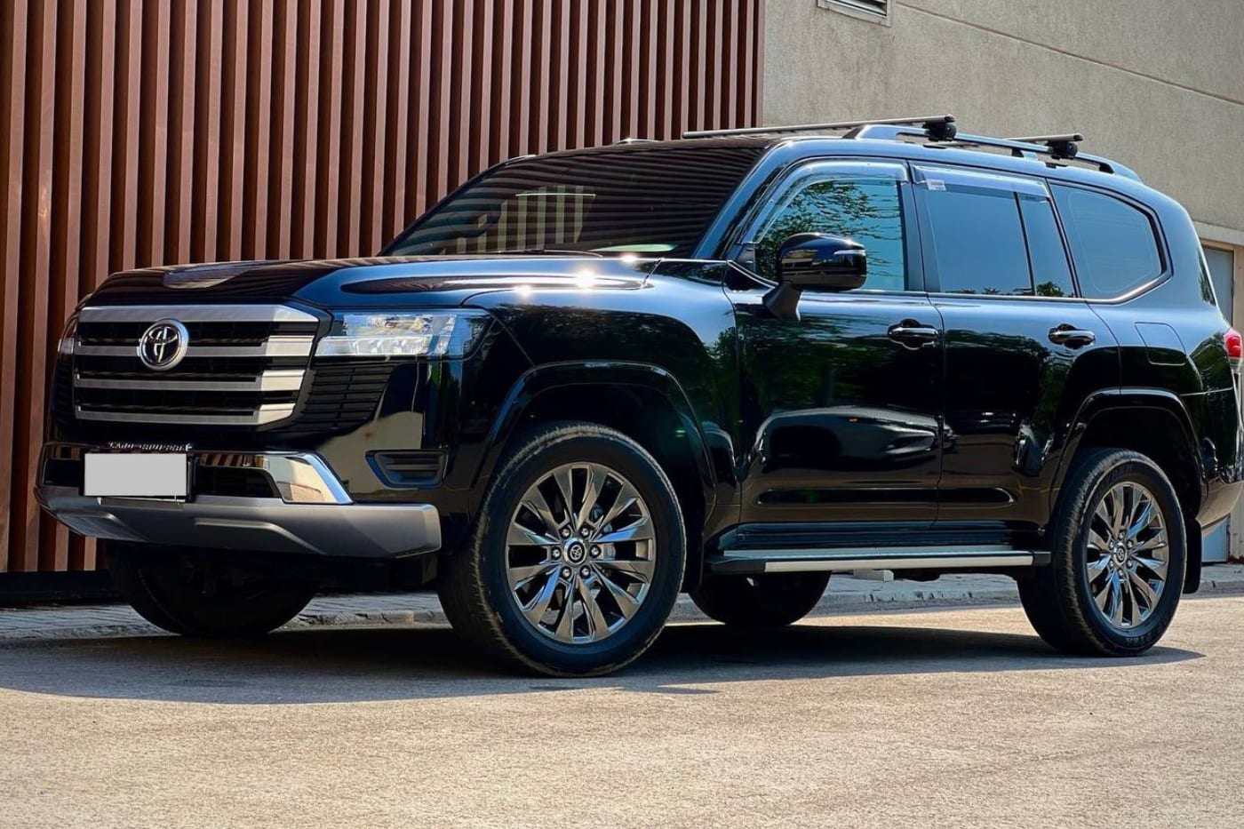 Toyota Land Cruiser 300 2022 — аренда от 180000 Br/сутки