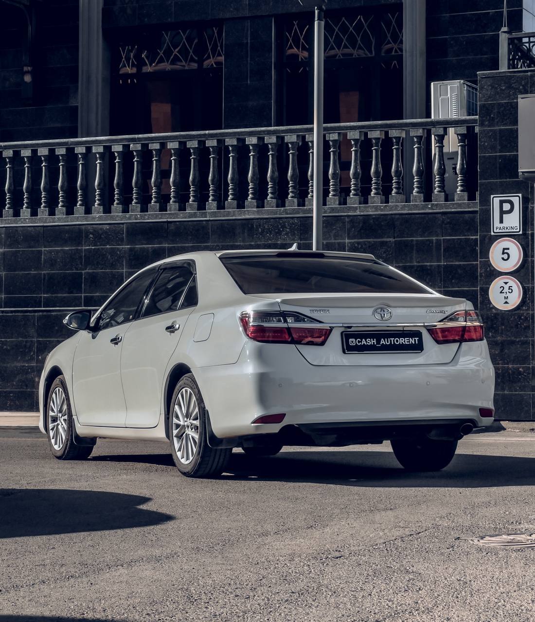 Toyota Camry 2016 — фото 2