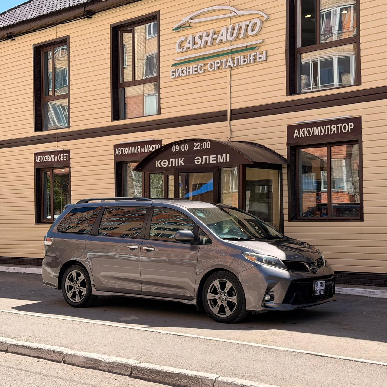 Toyota Sienna 2020 — аренда от 47000 Br/сутки