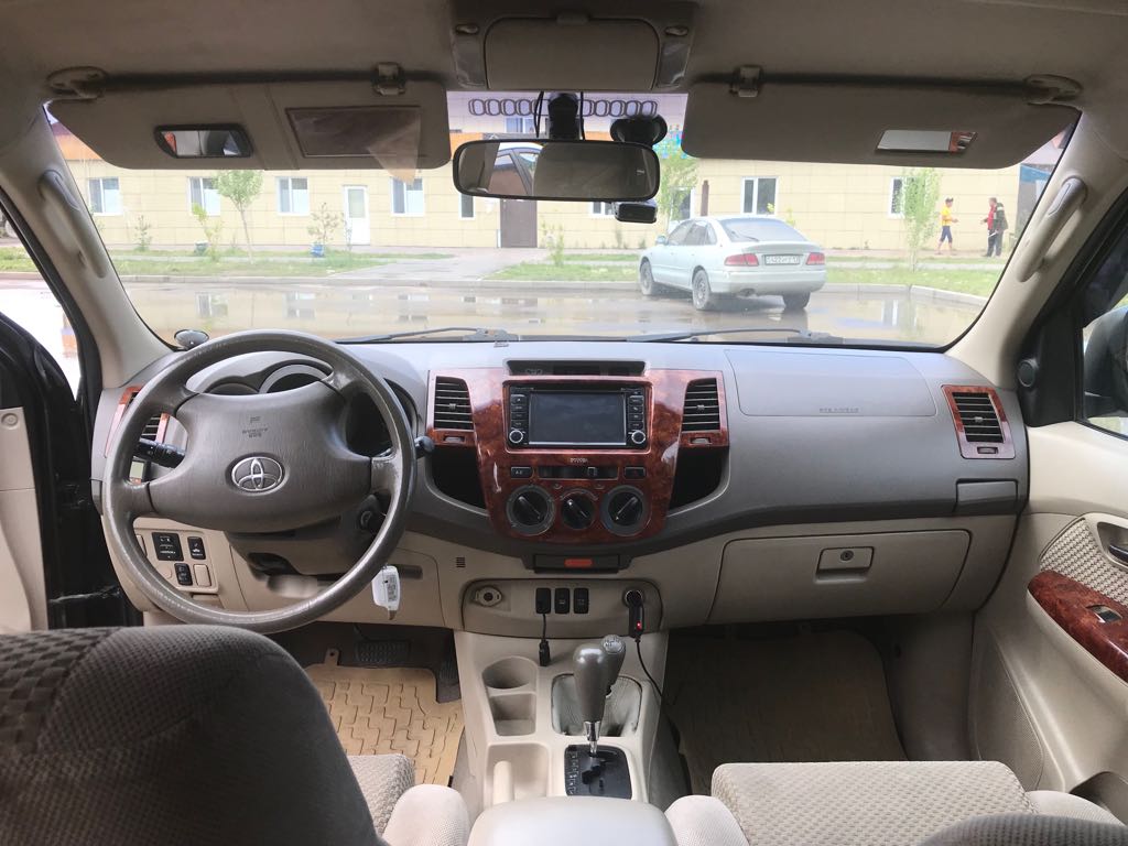 Toyota Fortuner — фото 2