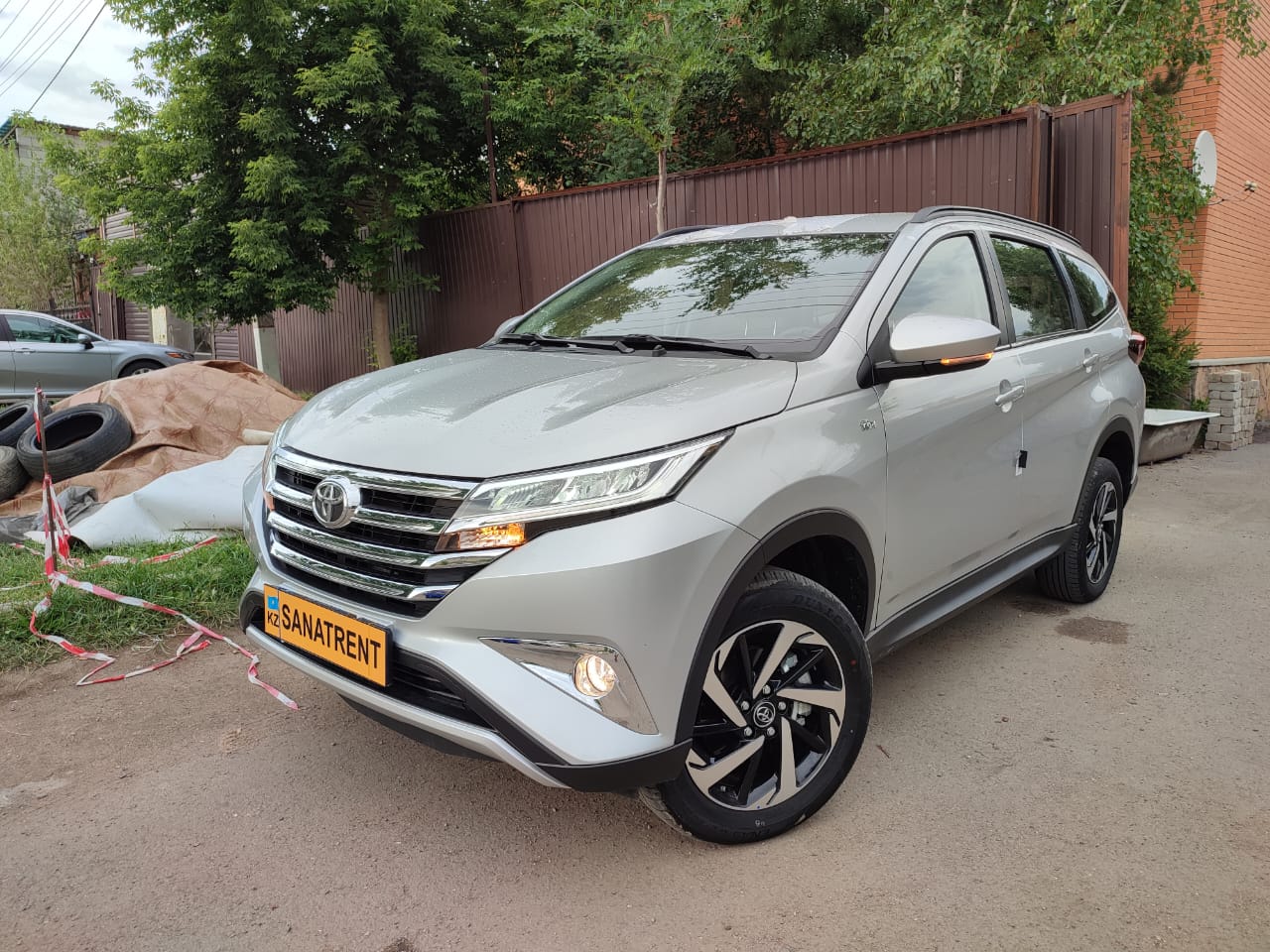 Toyota Rush Highline — аренда от 31040 Br/сутки