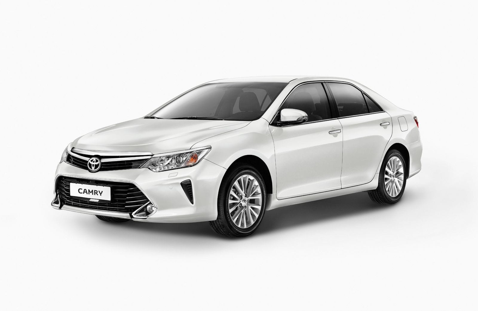 Toyota Camry 55 2.5 2015 — аренда от 24000 Br/сутки