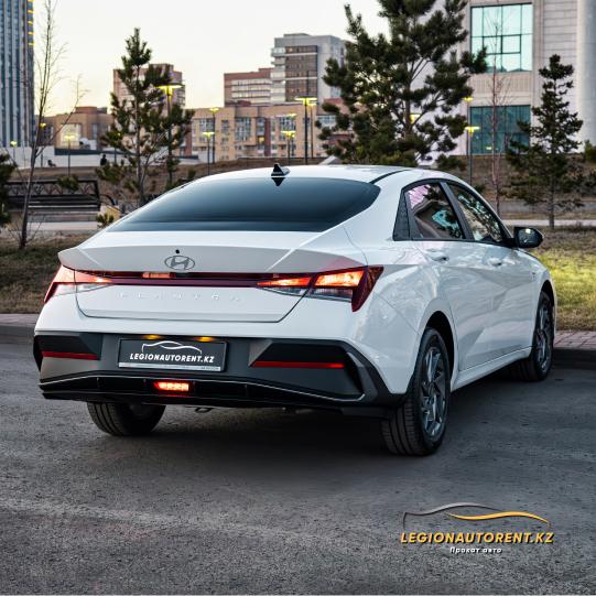 Hyundai Elantra — фото 3