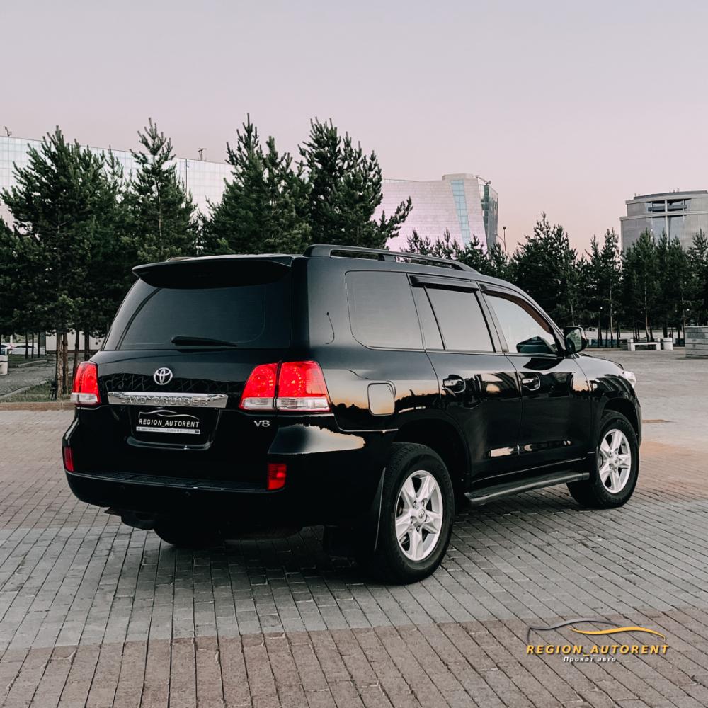 Toyota Land Cruiser 200 — фото 2