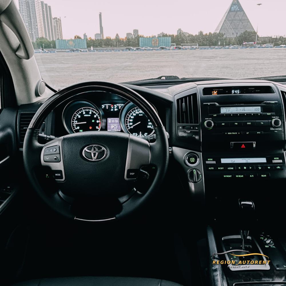 Toyota Land Cruiser 200 — фото 3