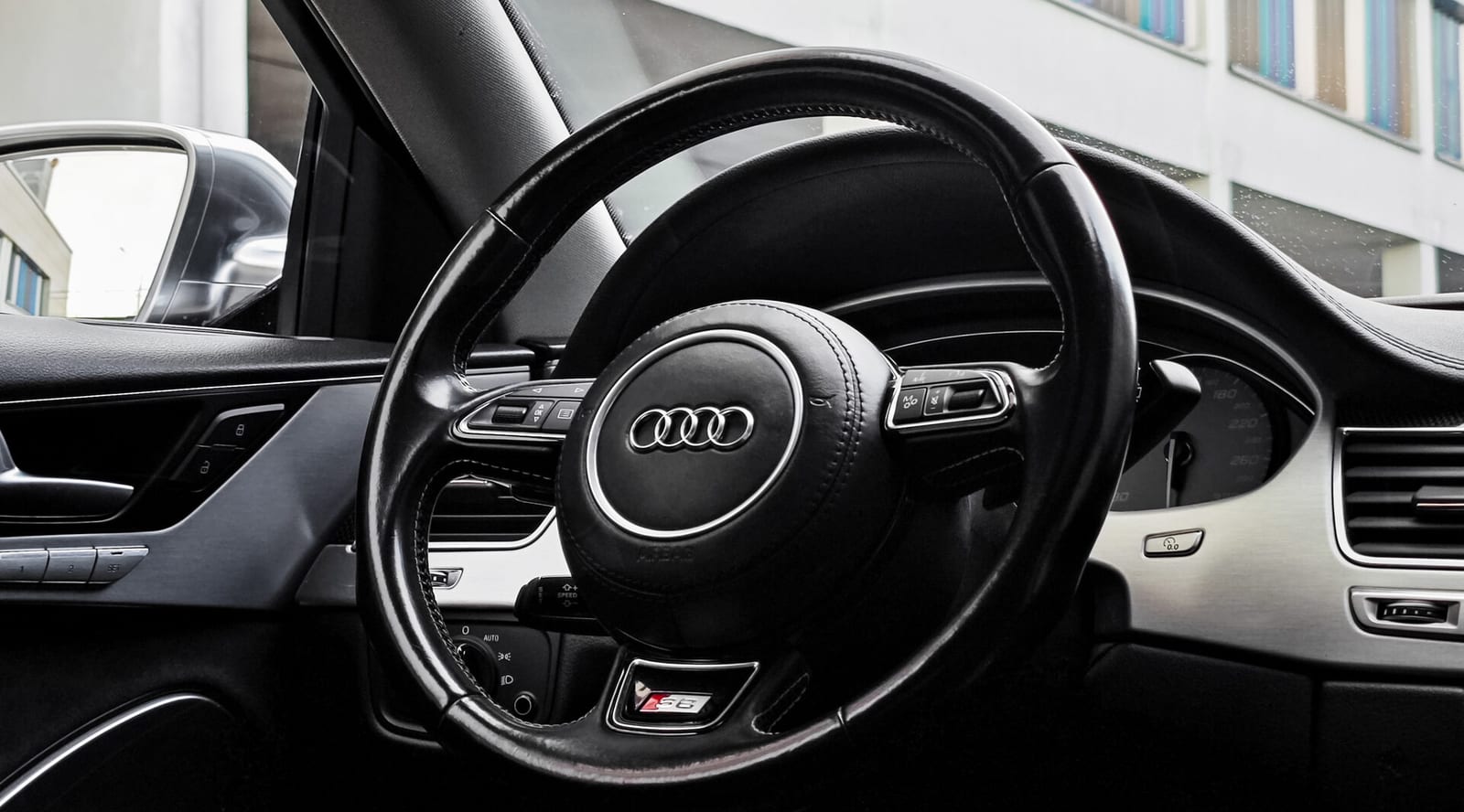 Audi S8 — фото 3