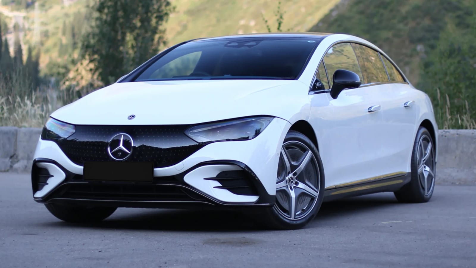 Mercedes-Benz EQE 2023 — аренда от 50000 Br/сутки