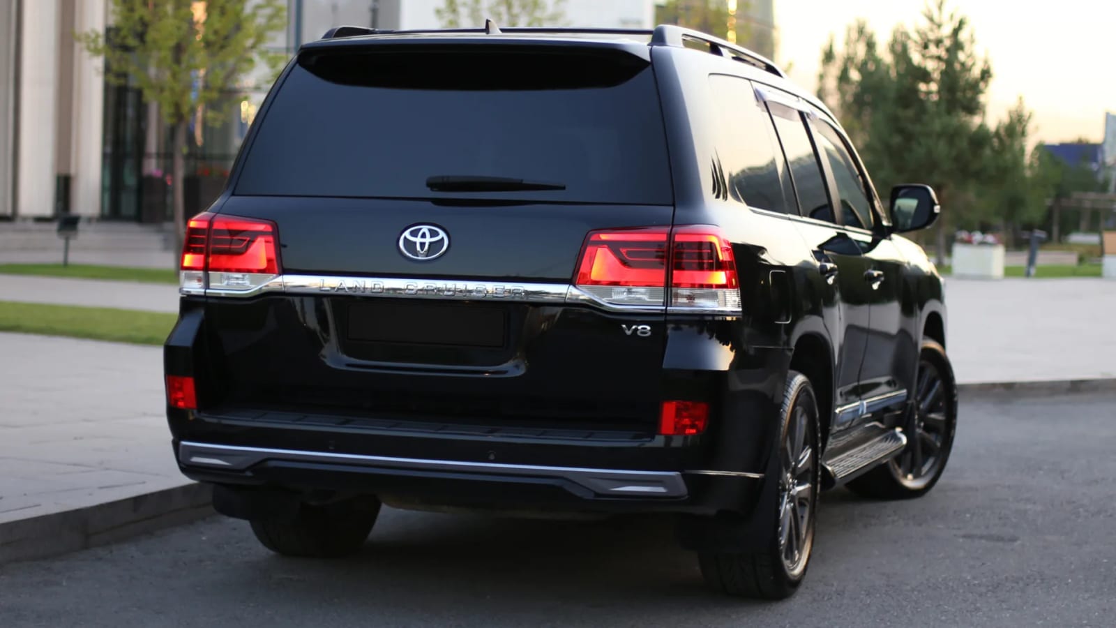 Toyota Land Cruiser 200R 2016 — фото 2