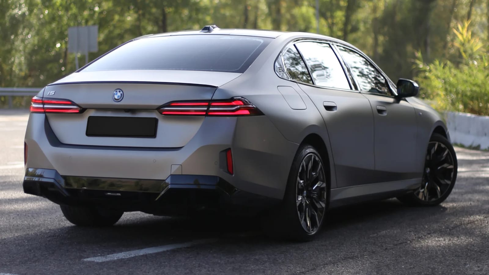 BMW i5 Grey 2024 — фото 2