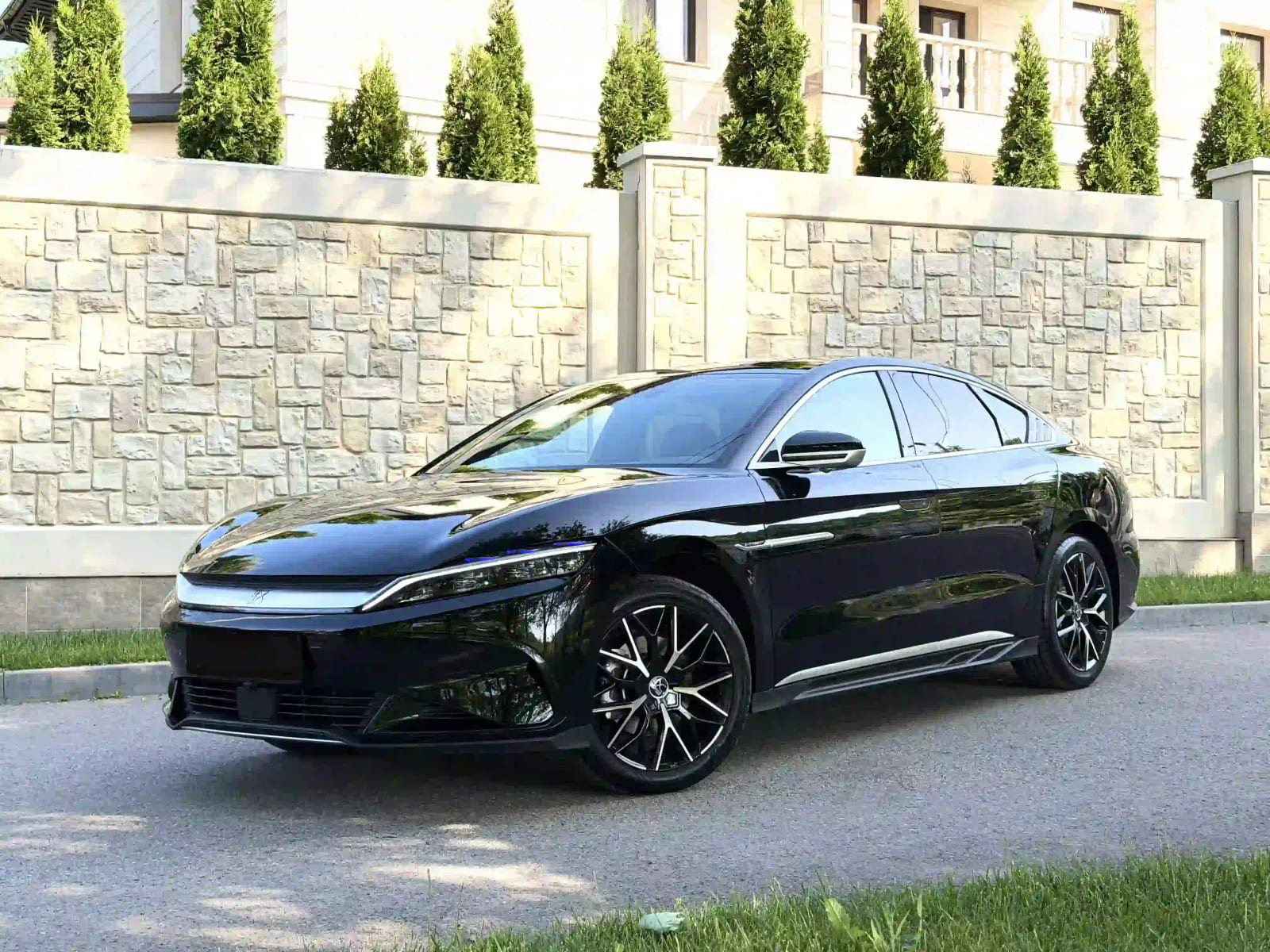 BYD Han Hybrid 2024 — аренда от 30000 Br/сутки