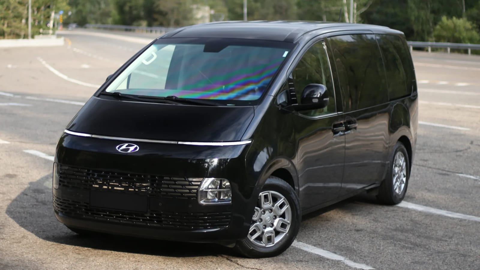 Hyundai Staria 2023 — аренда от 60000 Br/сутки