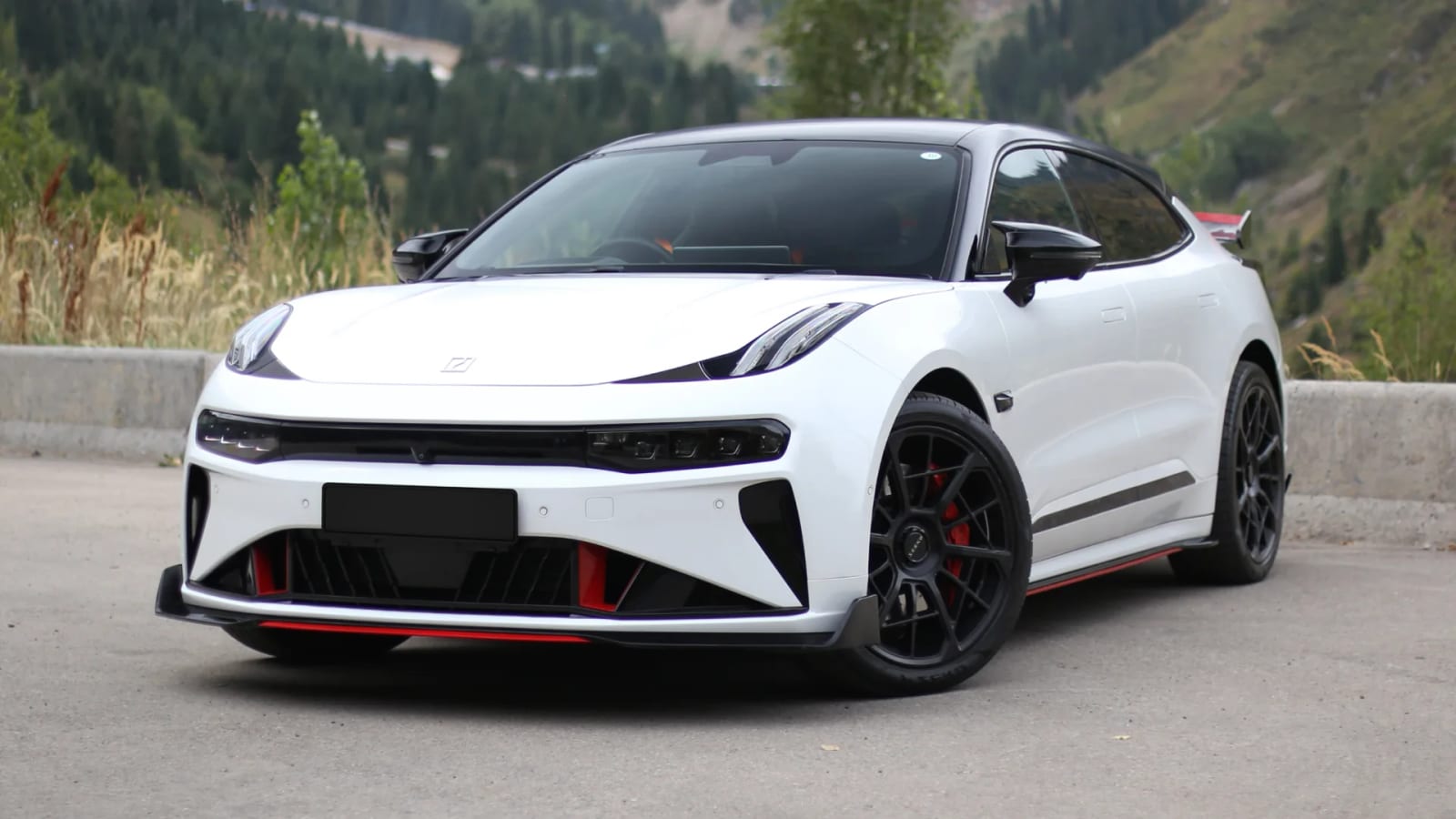 Zeekr 001 White 2023 — аренда от 50000 Br/сутки
