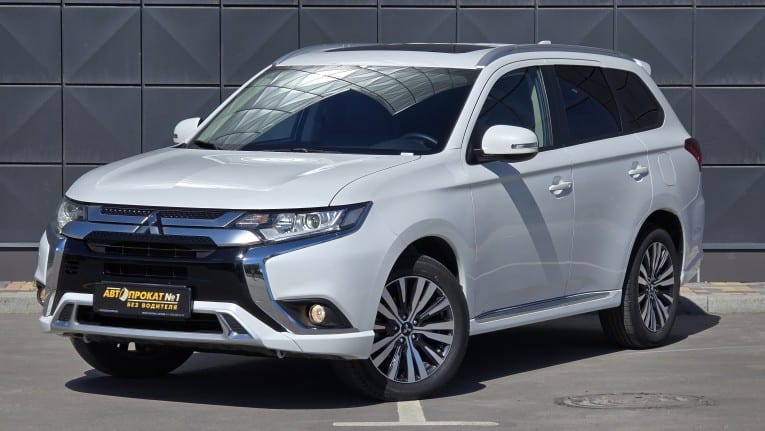 Mitsubishi Outlander 2022 — фото 2