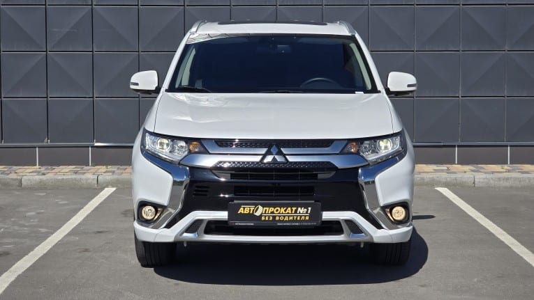 Mitsubishi Outlander 2022 — фото 3