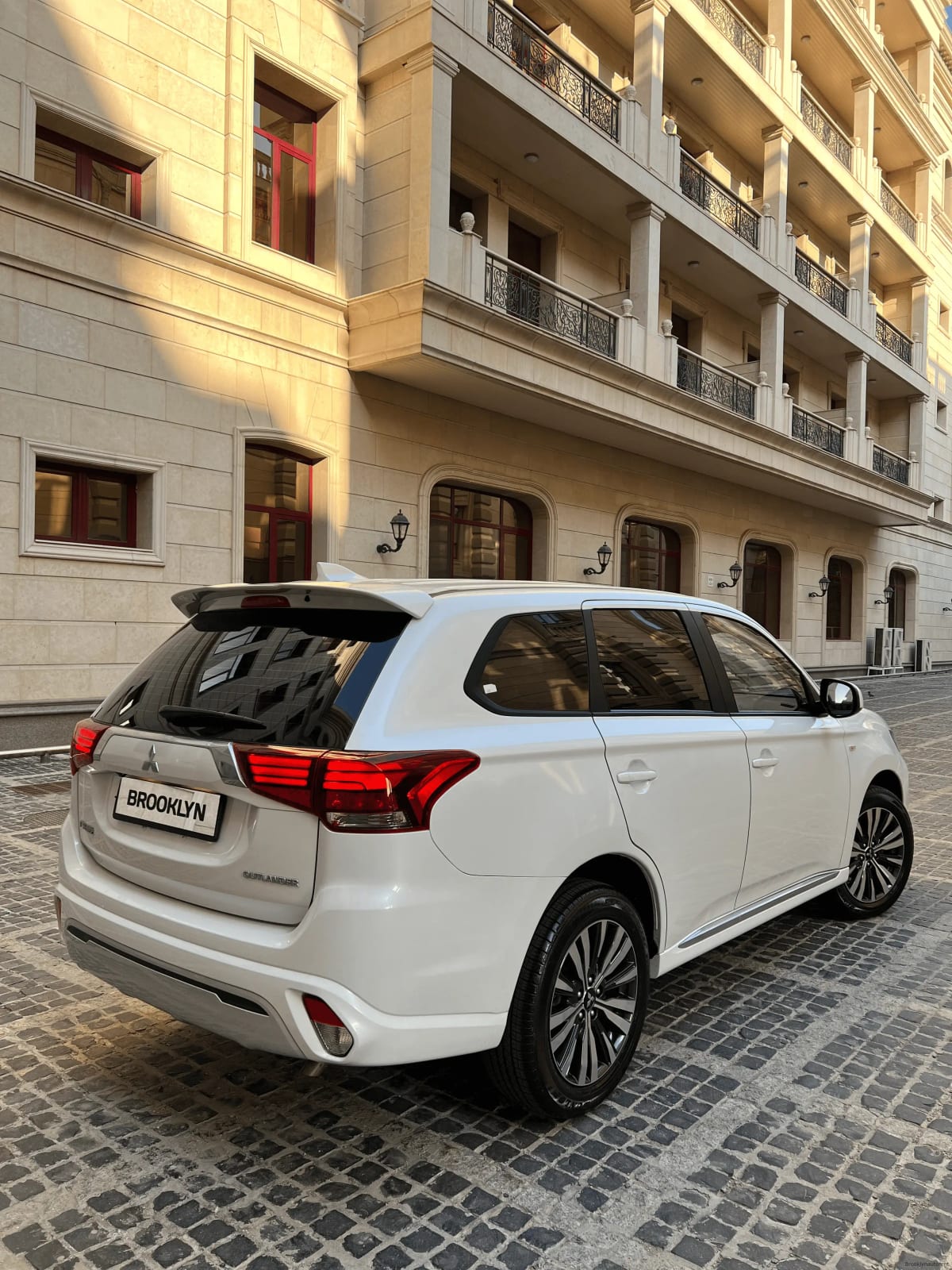 Mitsubishi Outlander 2022 — фото 2