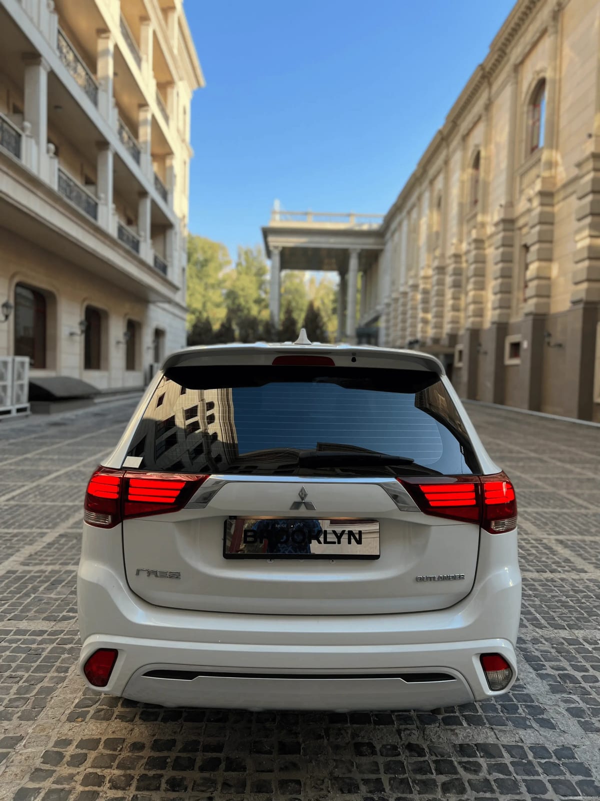 Mitsubishi Outlander 2022 — фото 3
