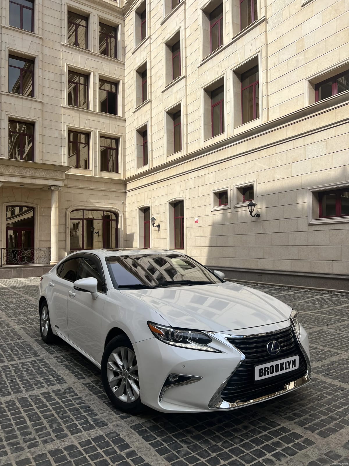 Lexus ES 300h 2016 — фото 2