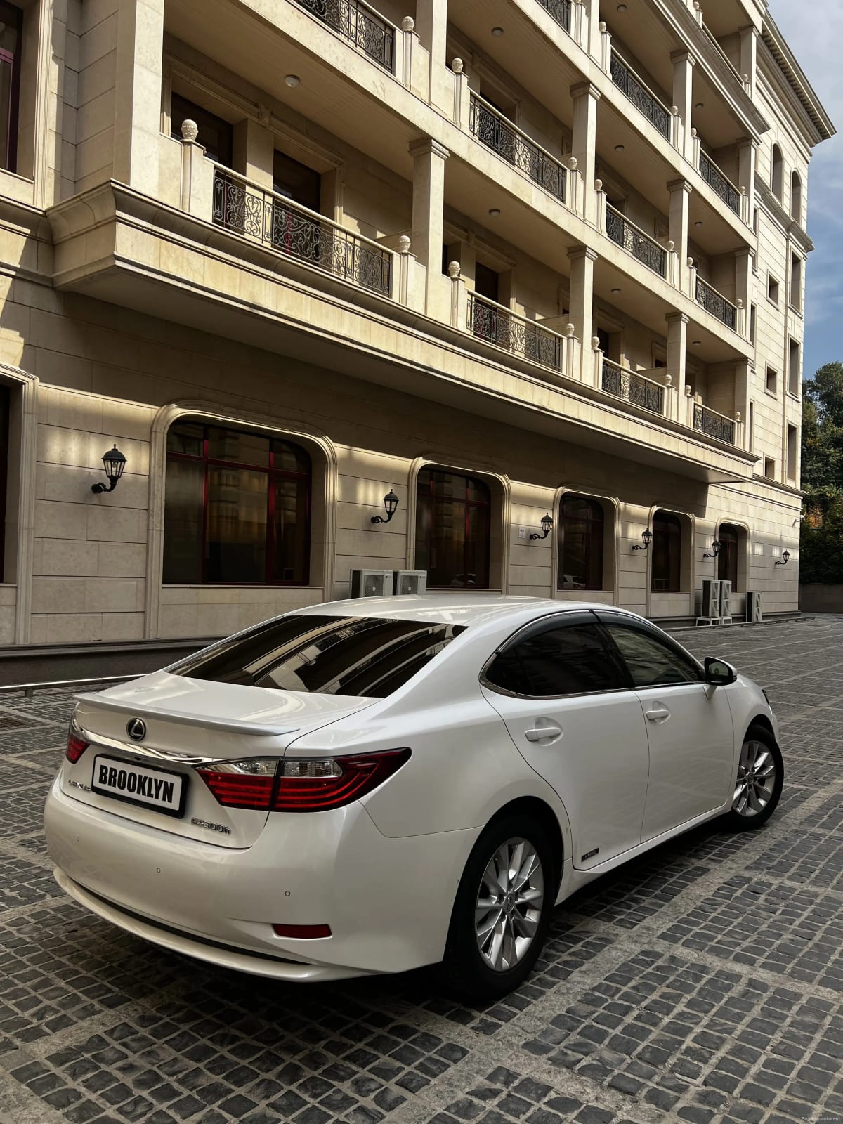 Lexus ES 300h 2016 — фото 3