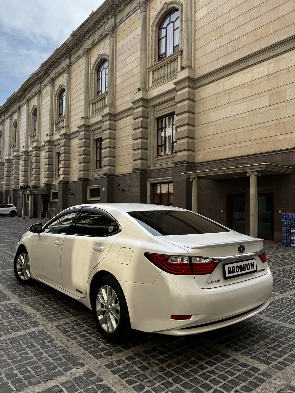Lexus ES 300h 2016 — фото 4