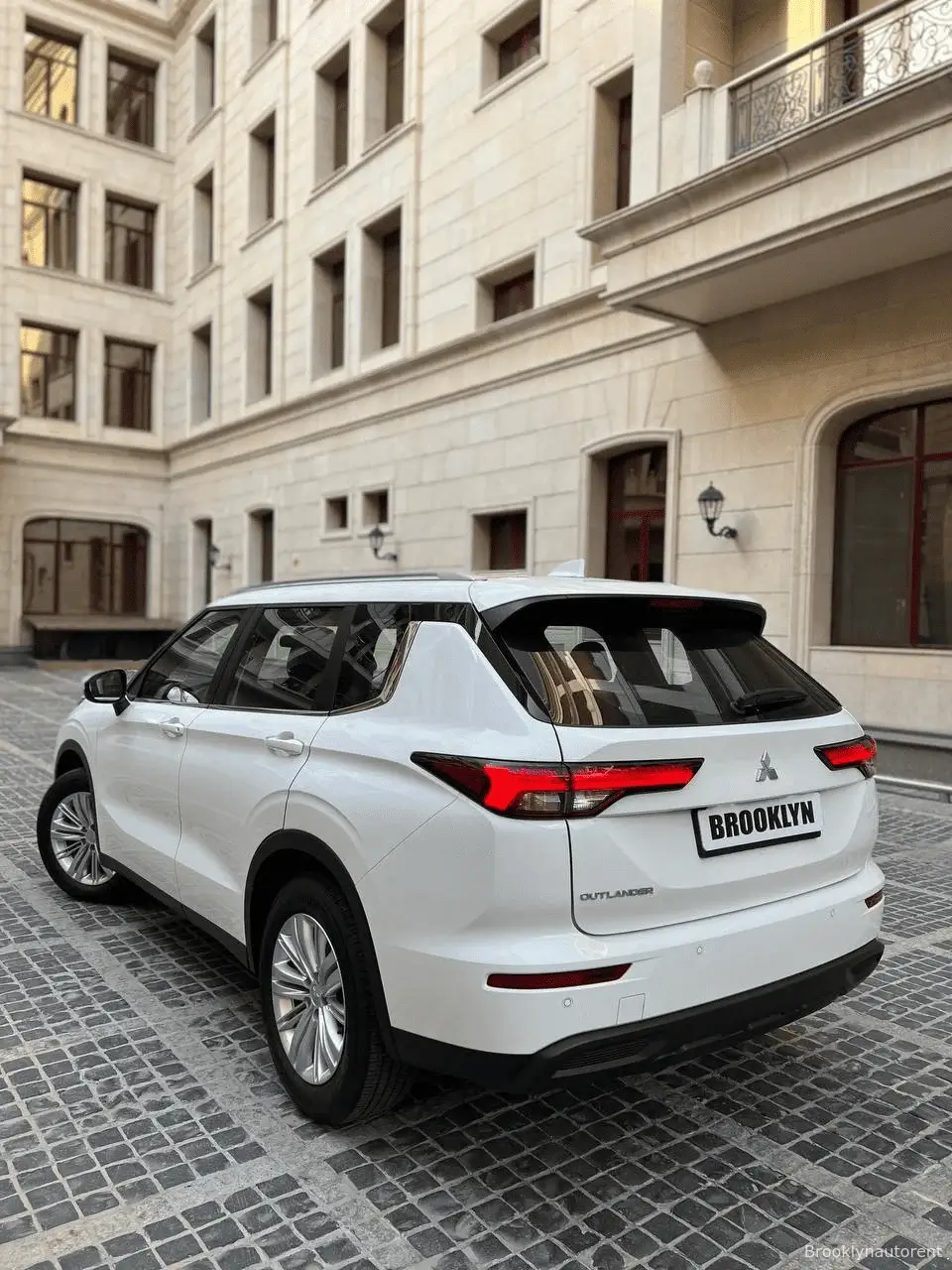 Mitsubishi Outlander 2023 — фото 3