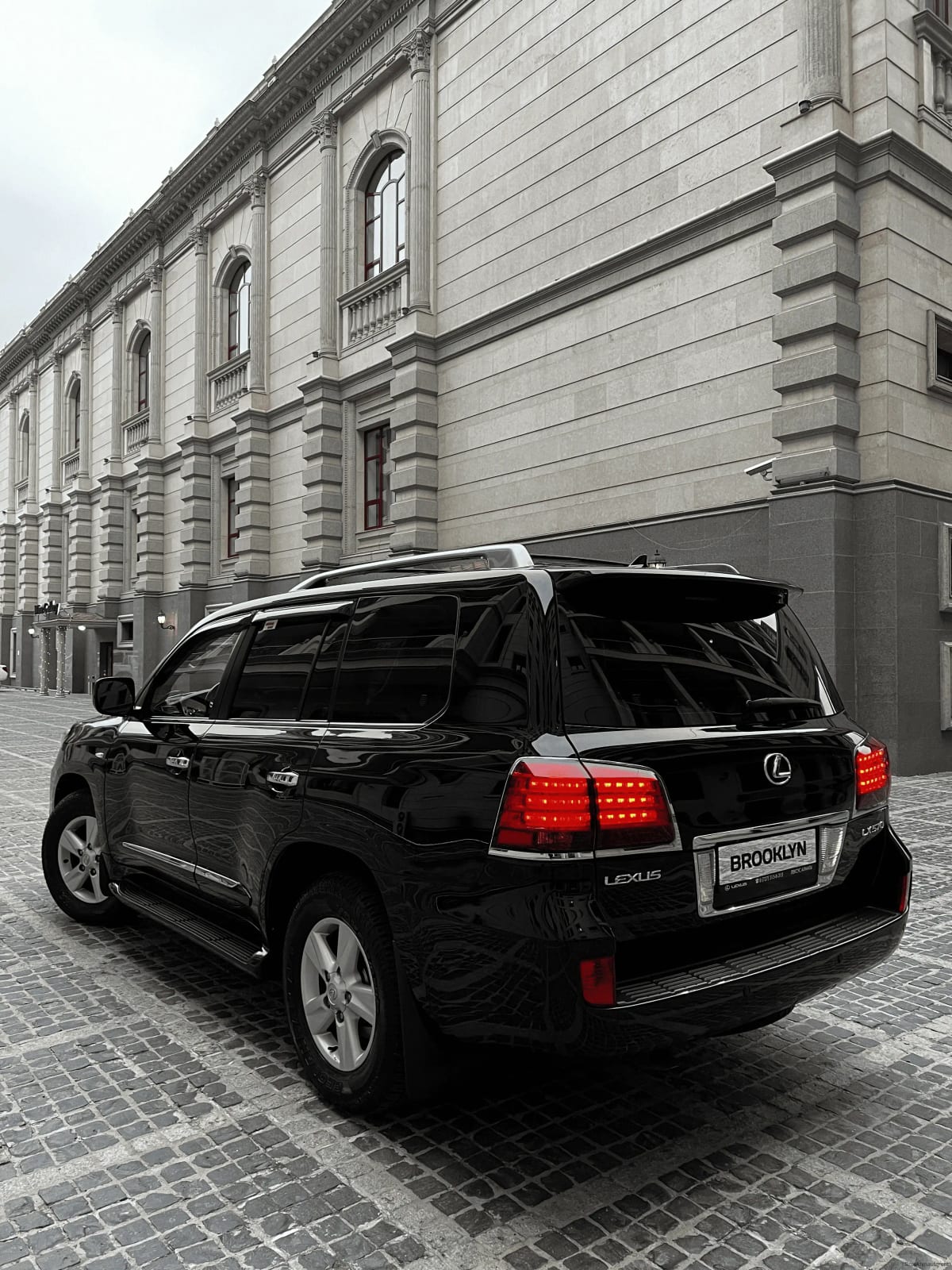 Lexus LX 570 2010 — фото 4