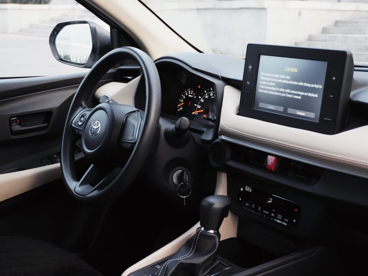 Toyota Yaris 2022 — фото 3