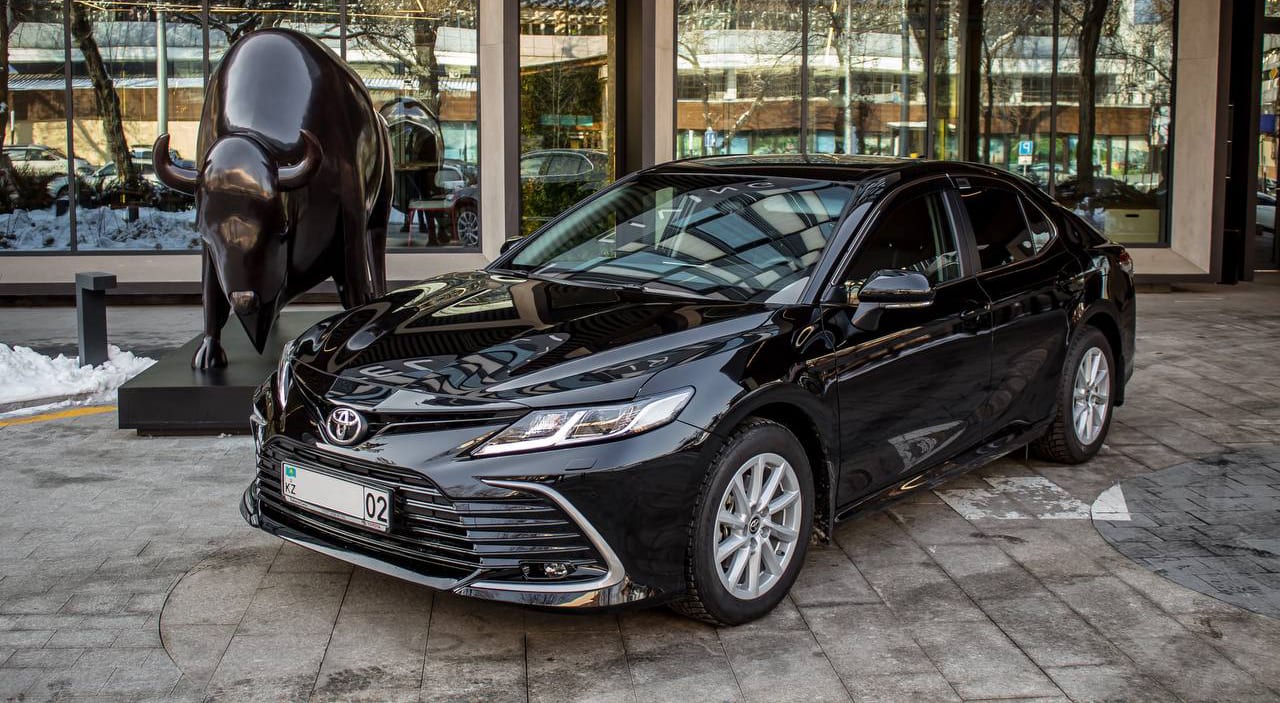 Toyota Camry 2021 — фото 4