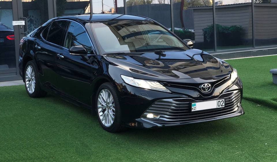 Toyota Camry 2019 — фото 2