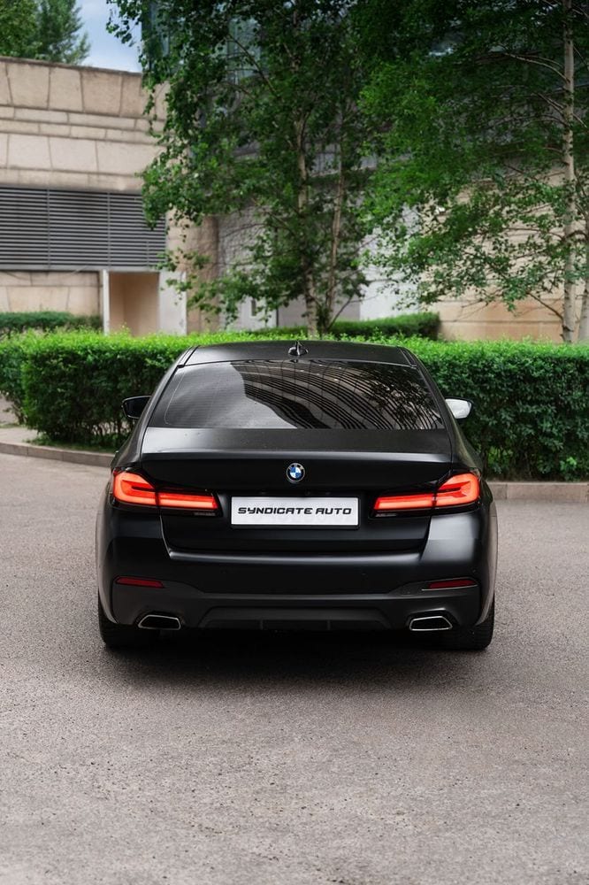 BMW 530i 2023 — фото 4