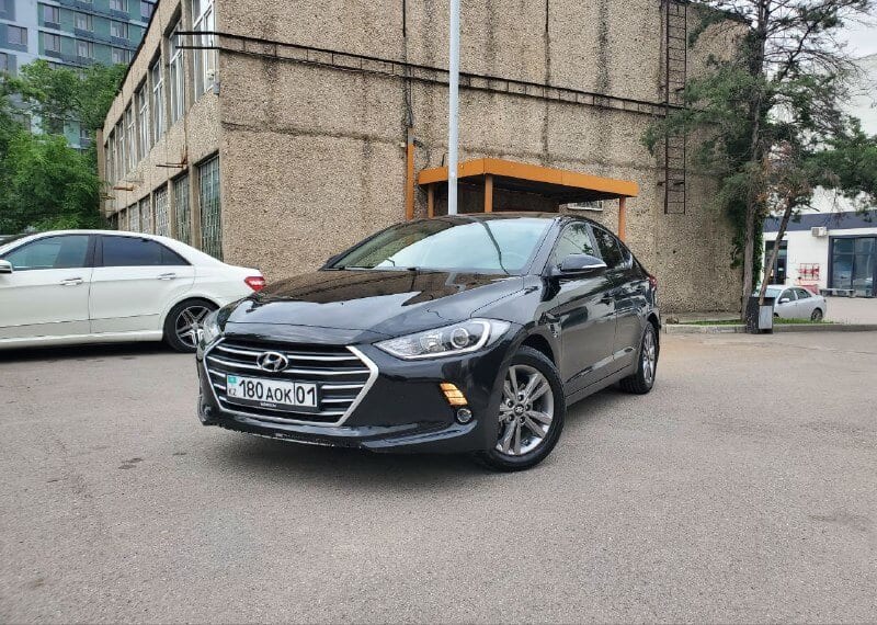 Hyundai Elantra 2018 — фото 4