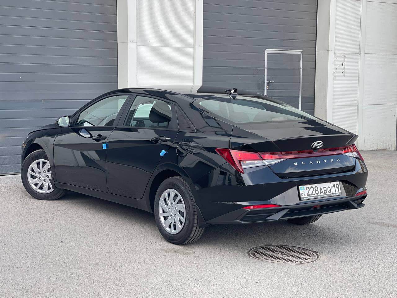 Hyundai Elantra 2023 — фото 2