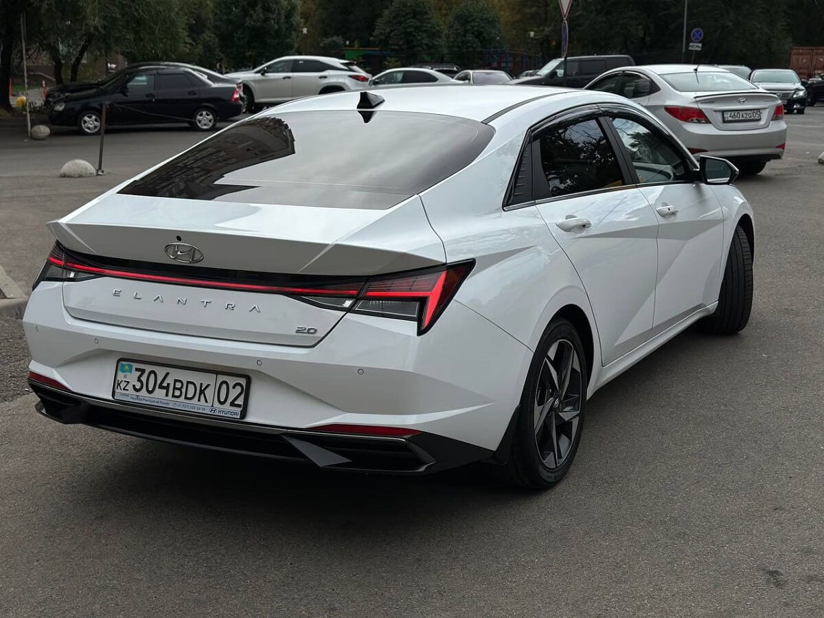 Hyundai Elantra 2023 — аренда от 30000 Br/сутки