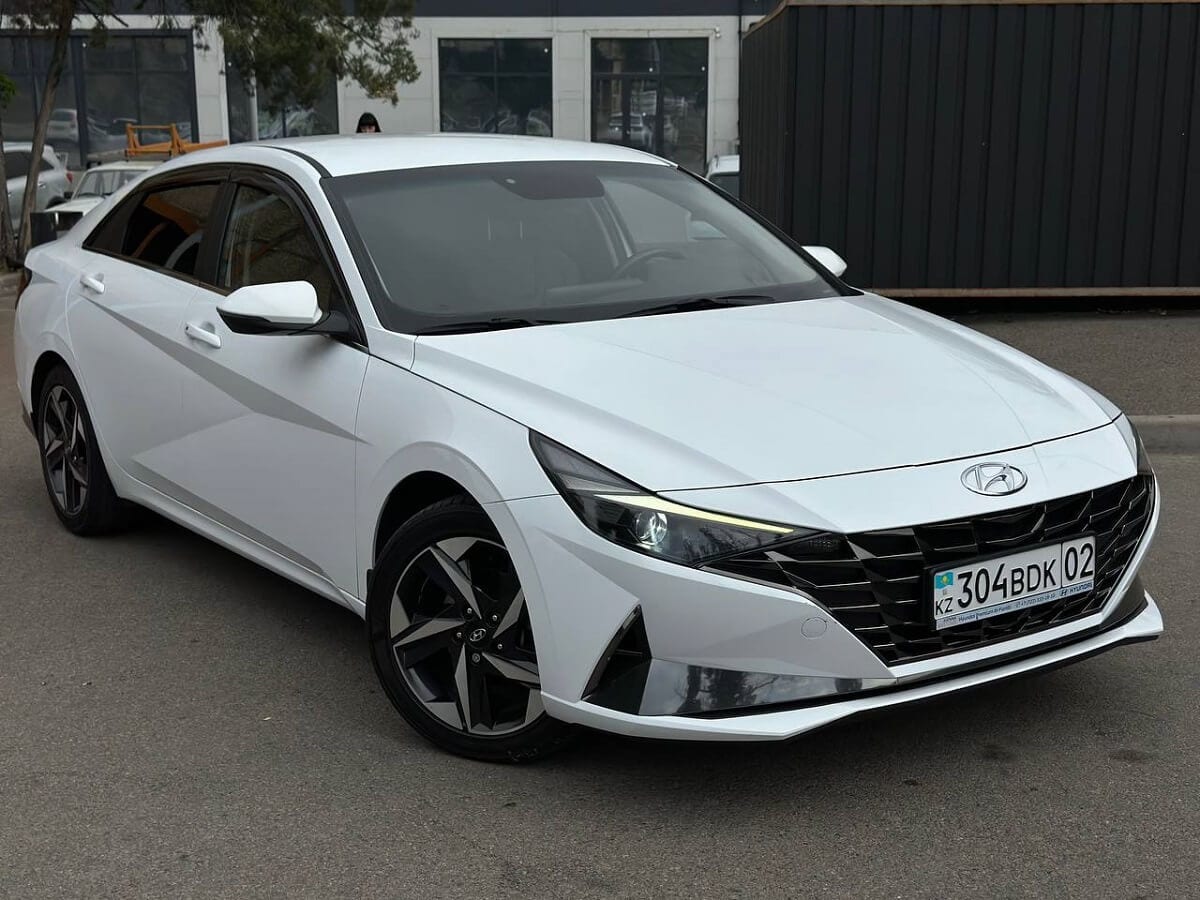 Hyundai Elantra 2023 — фото 2