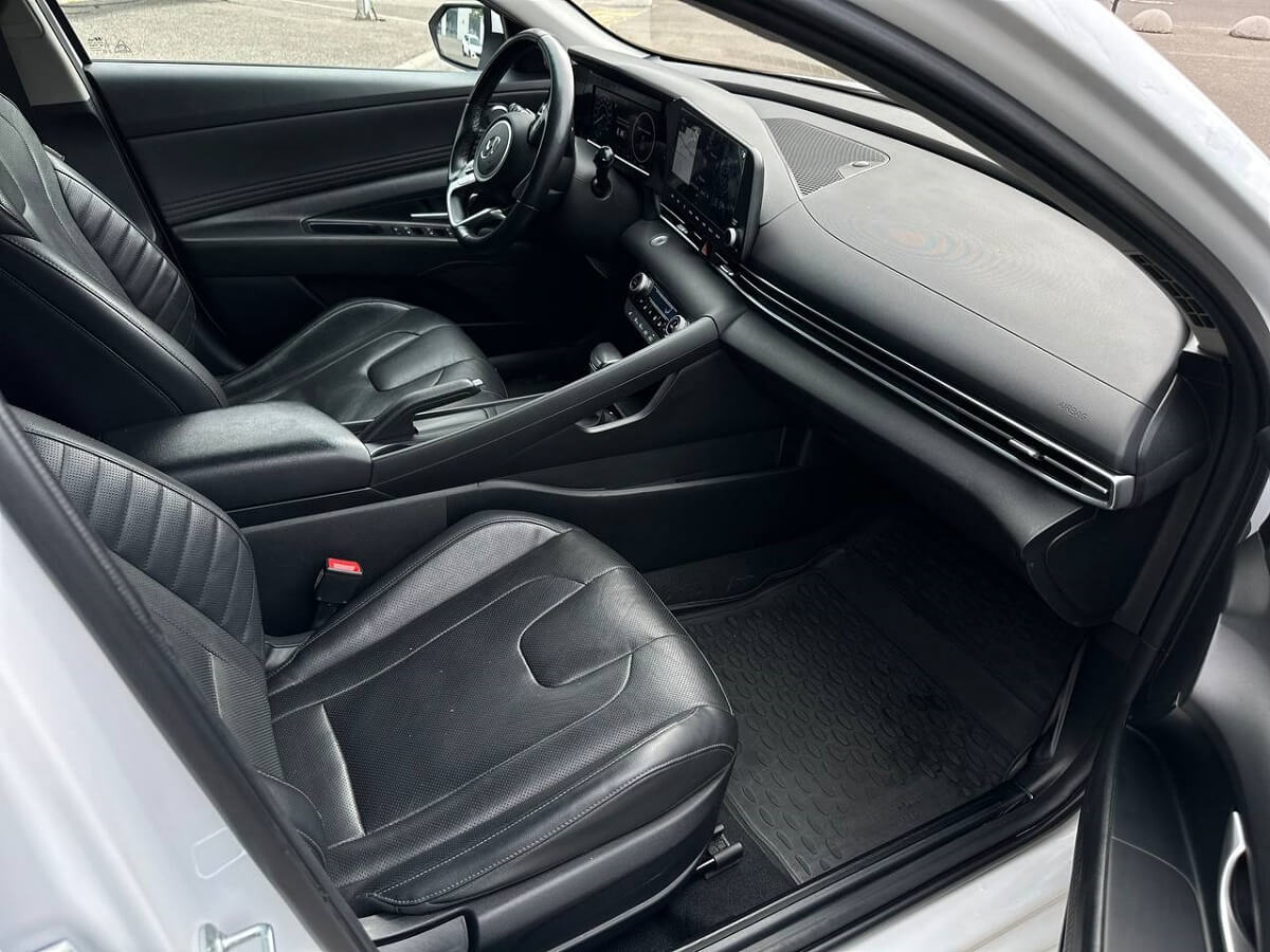 Hyundai Elantra 2023 — фото 3