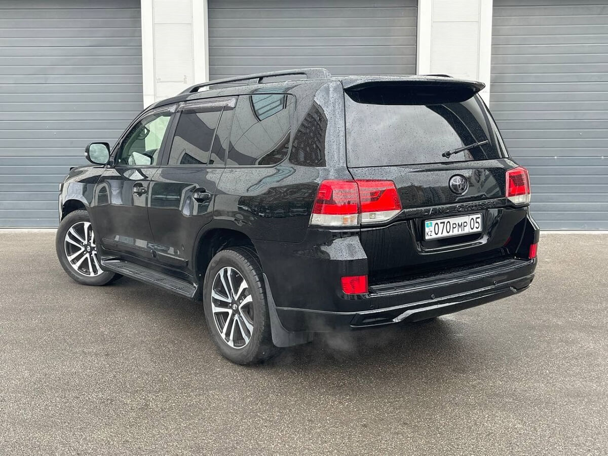 Toyota Land Cruiser 200 — фото 2