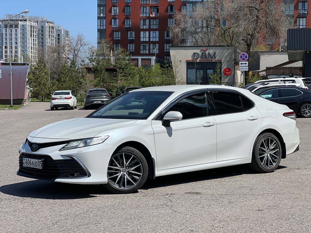 Toyota Camry 75 — аренда от 45000 Br/сутки