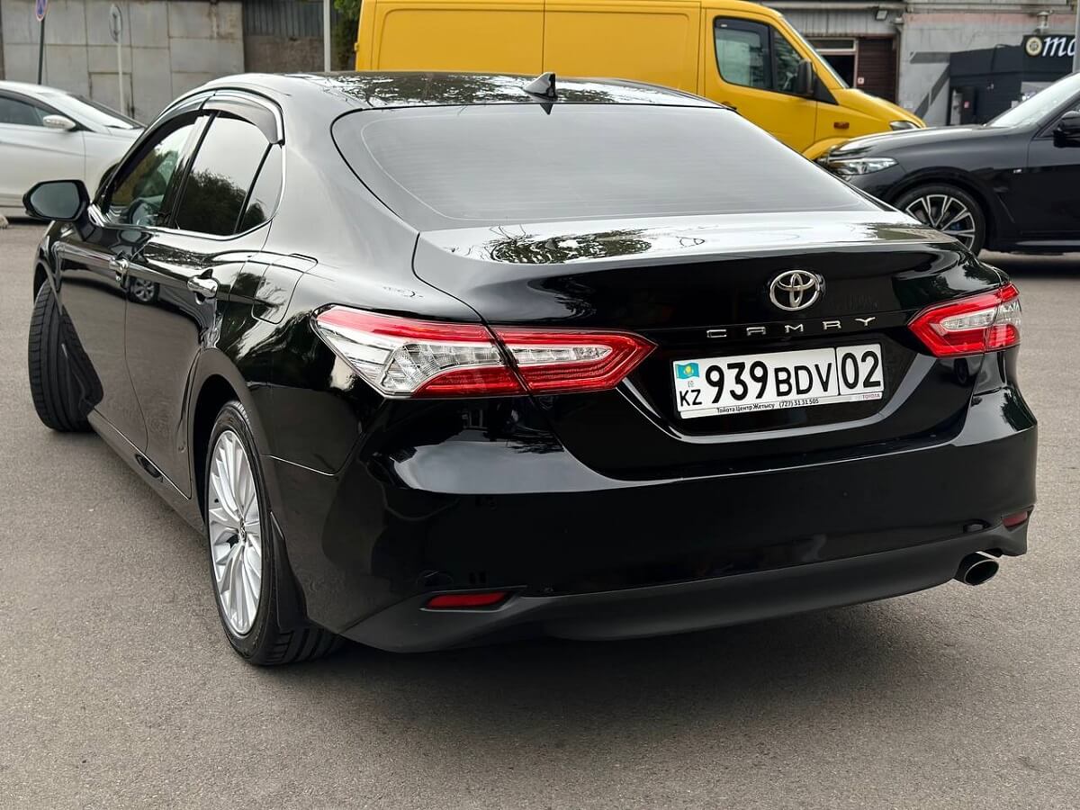 Toyota Camry 70 — фото 2