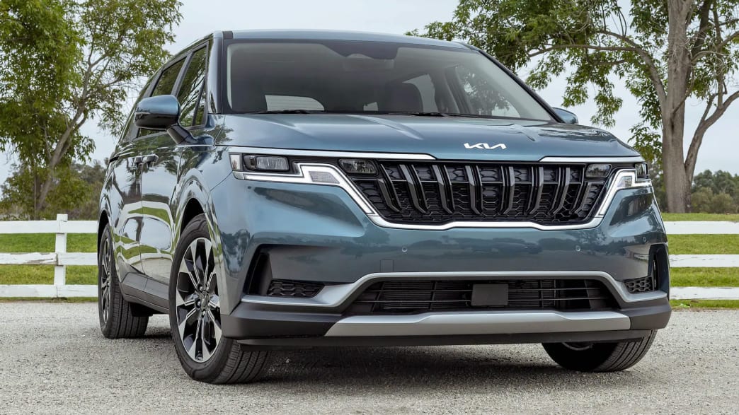 Kia Carnival 2023 — аренда от 83000 Br/сутки