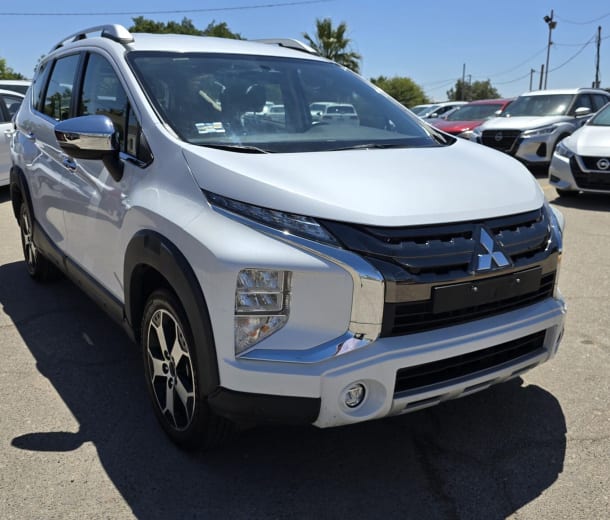 Mitsubishi Xpander Cross 2023 — фото 4