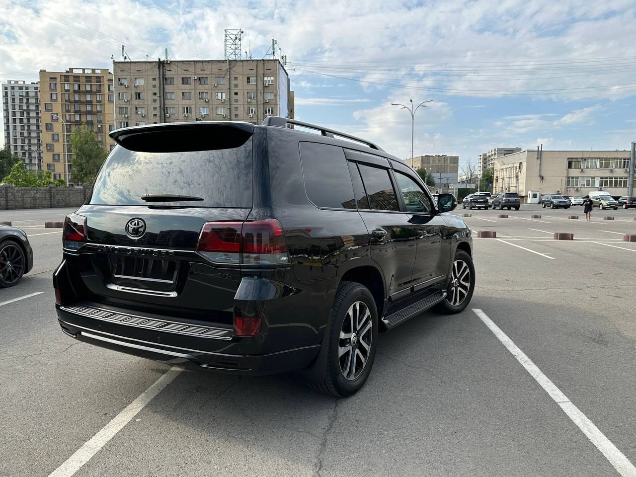Toyota Land Cruiser 200 — фото 2